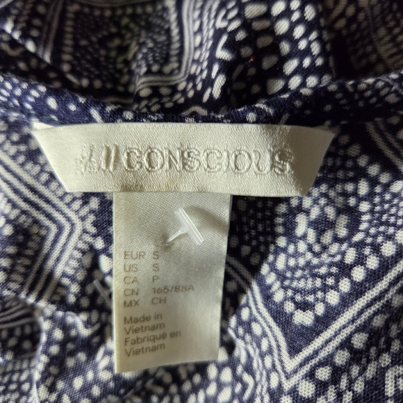 ⭐️H&M Conscious Blue and White Tank Top with Scoop Neck Size Small - Picture 4 of 4